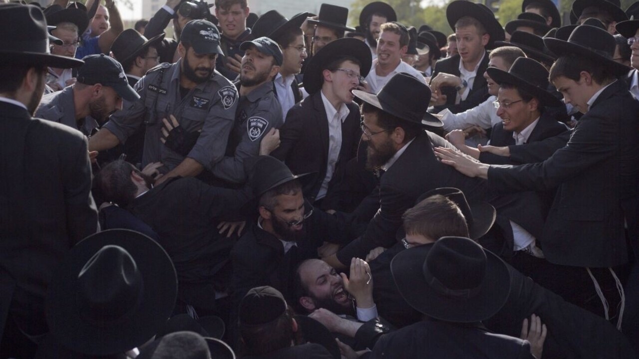 Ultraortodoxní židia protestovali proti vojenskej službe, zatýkali ich