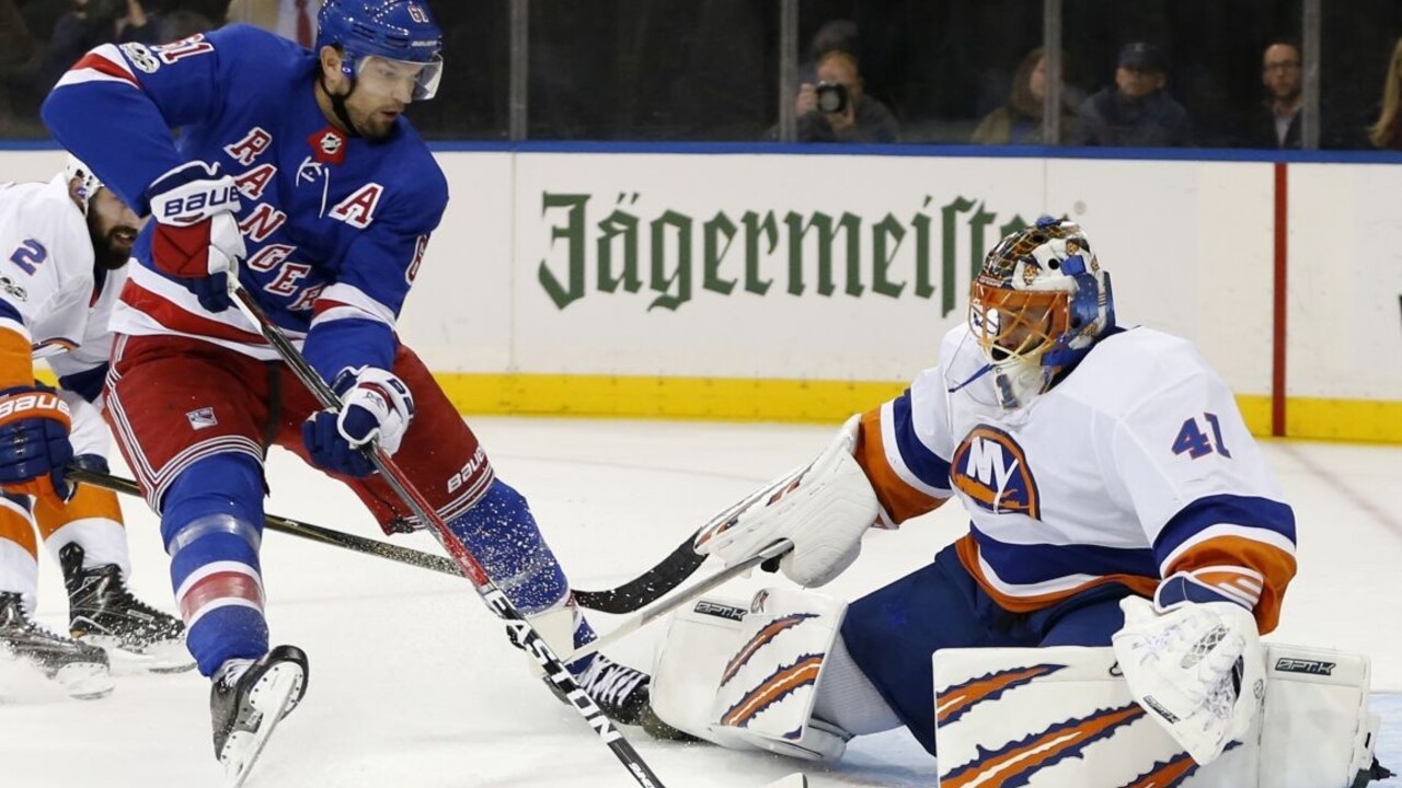 Halák vychytal triumf nad mestským rivalom, z víťazstva sa tešil aj Chára