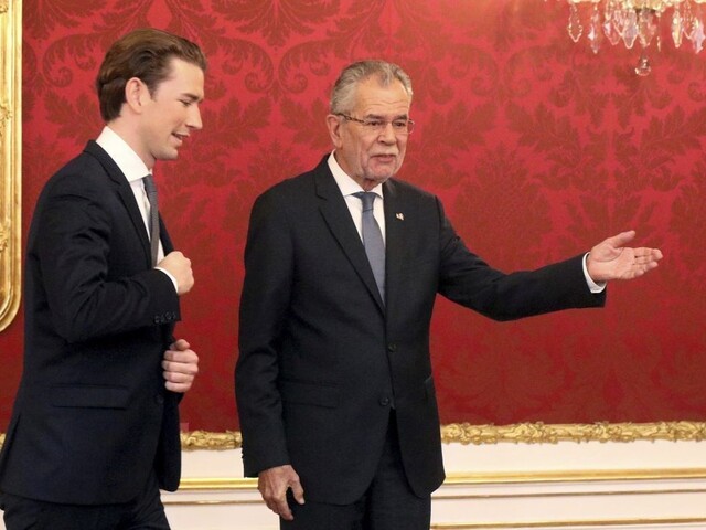 Rakúsky prezident poveril Sebastiana Kurza zostavením vlády