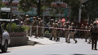 Mešitami v Kábule otriasli výbuchy, zahynuli desiatky ľudí