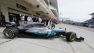 Hamilton potvrdil svoju dominanciu, stanovil nový rekord trate