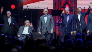 Americkí exprezidenti sa zišli, aby pomohli obetiam hurikánov