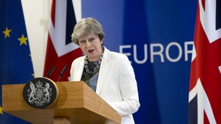 Mayová prosila Junckera o pomoc s Brexitom, píše nemecká tlač