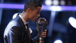 Cristiano Ronaldo zdolal Messiho a stal sa futbalistom roka