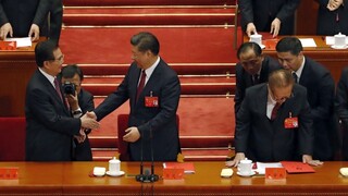 Čínsky prezident sa zaradil k Maovi, jeho idey sú v stanovách