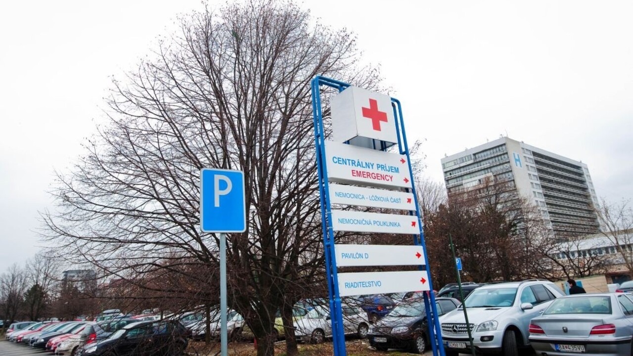 Vrátila sa pandemická chrípka, žena leží v umelom spánku