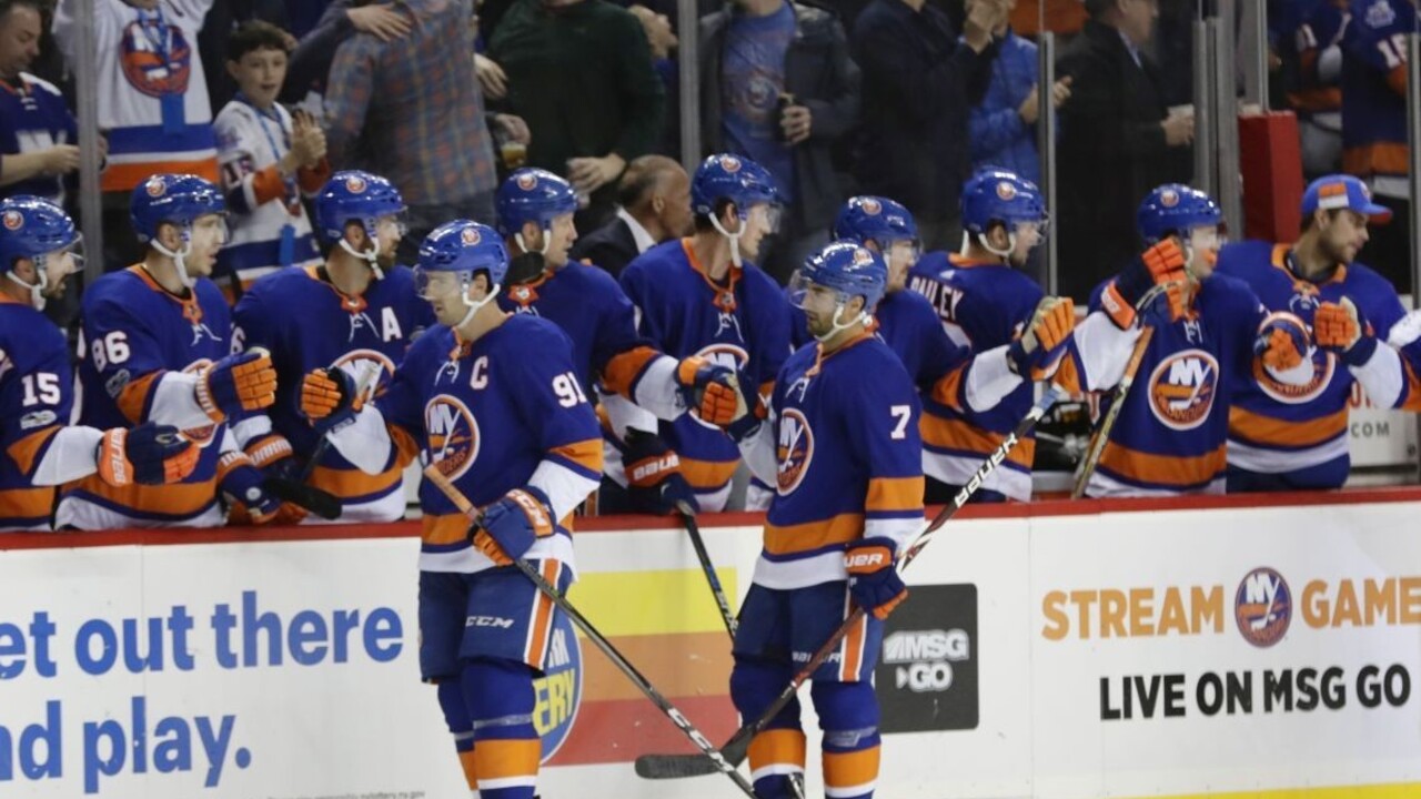 NHL:  Halák zneškodnil 32 striel a pomohol tímu, Tatar s Pánikom nebodovali