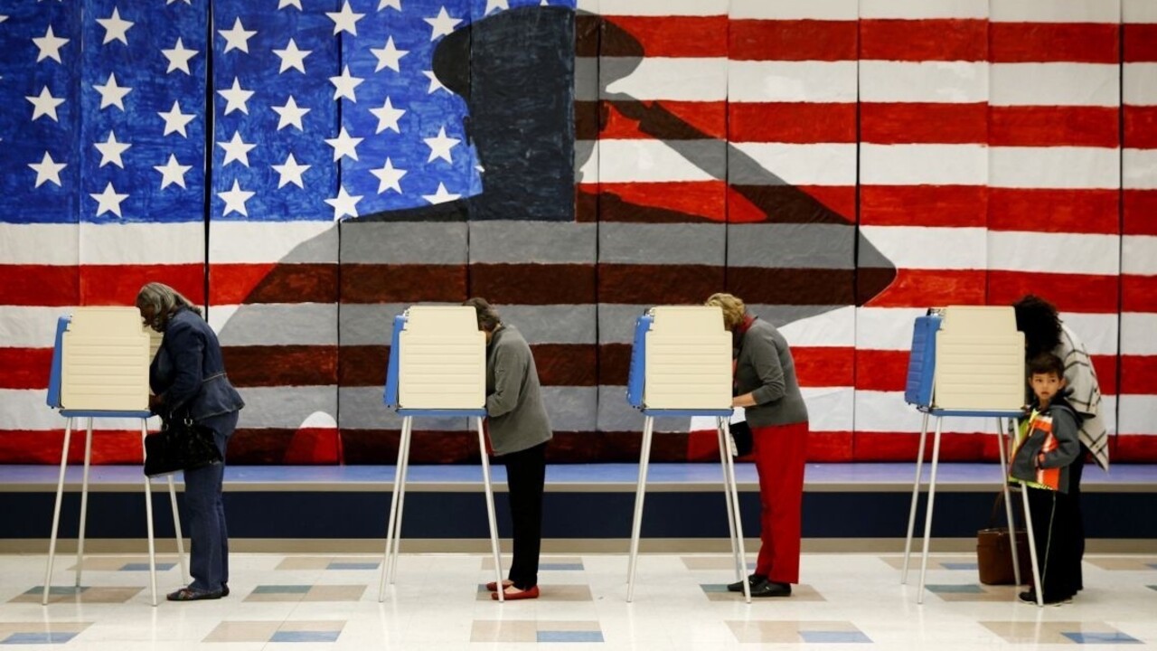 Padli prvé obvinenia v kauze ruských zásahov do volieb v USA