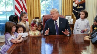Trump pozval pred Halloweenom deti do oválnej pracovne