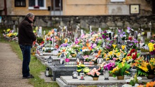 Sviatok všetkých svätých cintorín 1140 px (SITA/Jana Birošová)