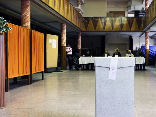 Už žiadne prieskumy ani propagácia. Platí volebné moratórium