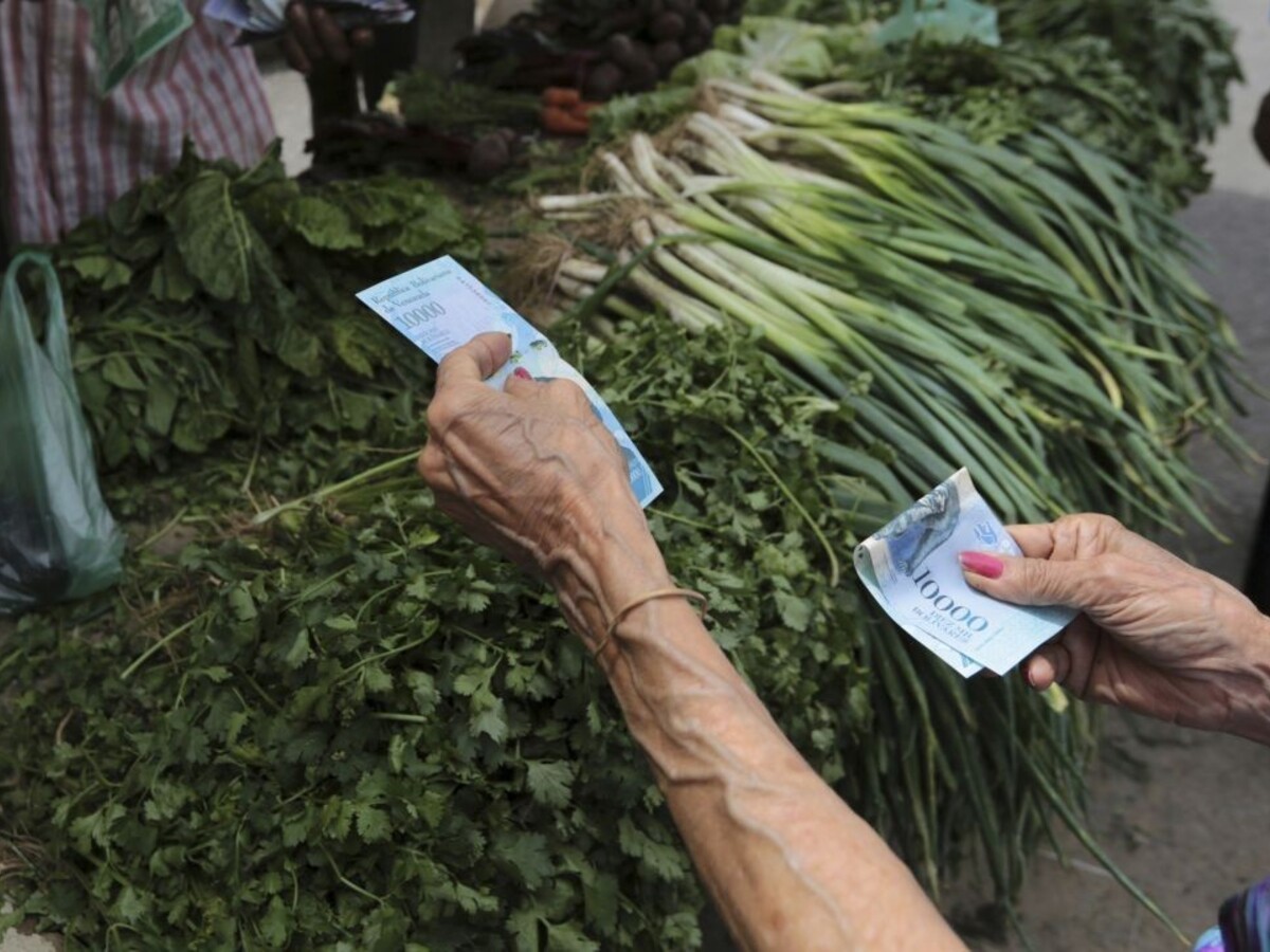 Venezuela bojuje s infláciou, prichádza so stotisícovkou