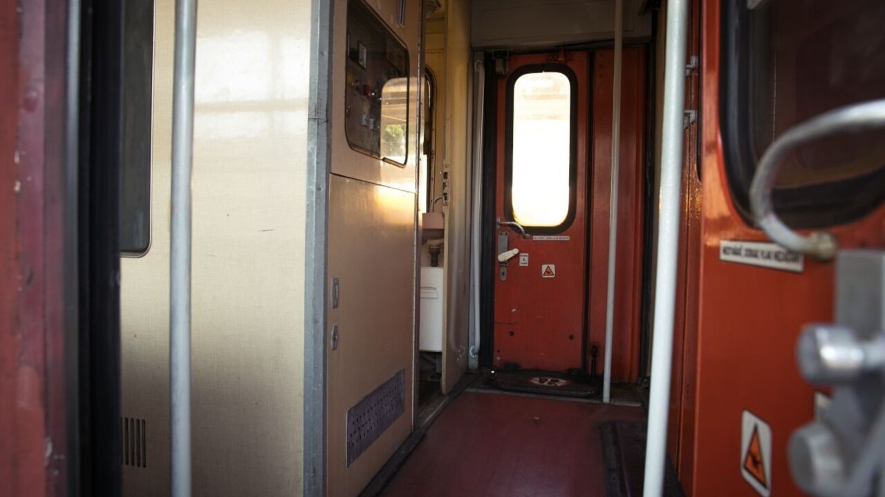 Do vlaku je bomba, bomba, nahlásil anonym o rýchliku z Košíc