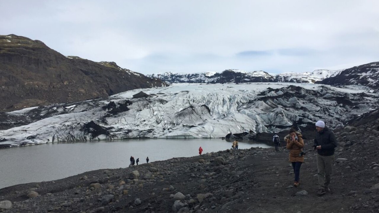 Turisti si zamilovali Island, domácim to začína prekážať