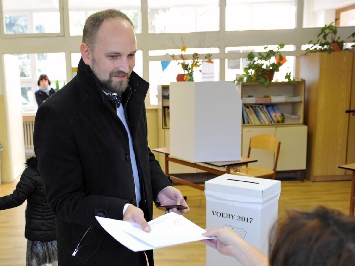 Ako sa krúžkovalo v Trnavskom kraji? Priemerný vek poslancov je 49 rokov