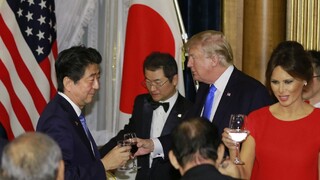 Abe zváži ponuku Trumpa na nákup vojenského vybavenia
