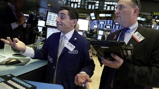 Kľúčové indexy na Wall Street prelamujú jeden rekord za druhým