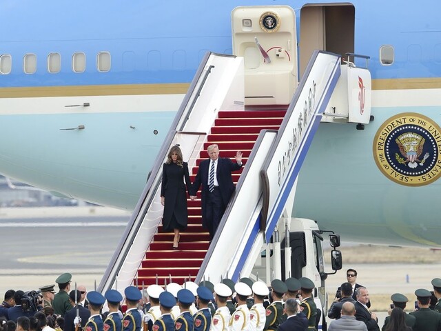 Trump pricestoval na svoju prvú oficiálnu návštevu Číny