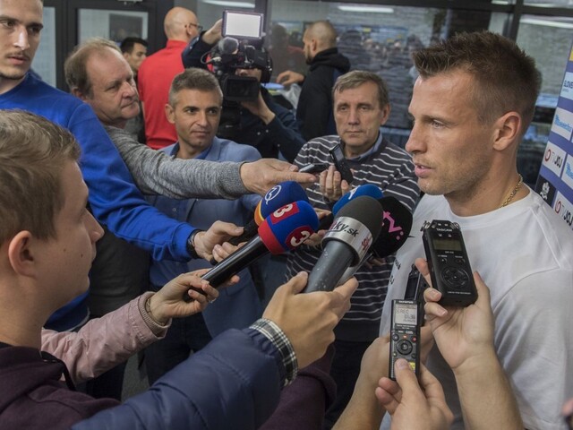 Futbalisti už sú na Ukrajine, diváci nemajú o zápas záujem