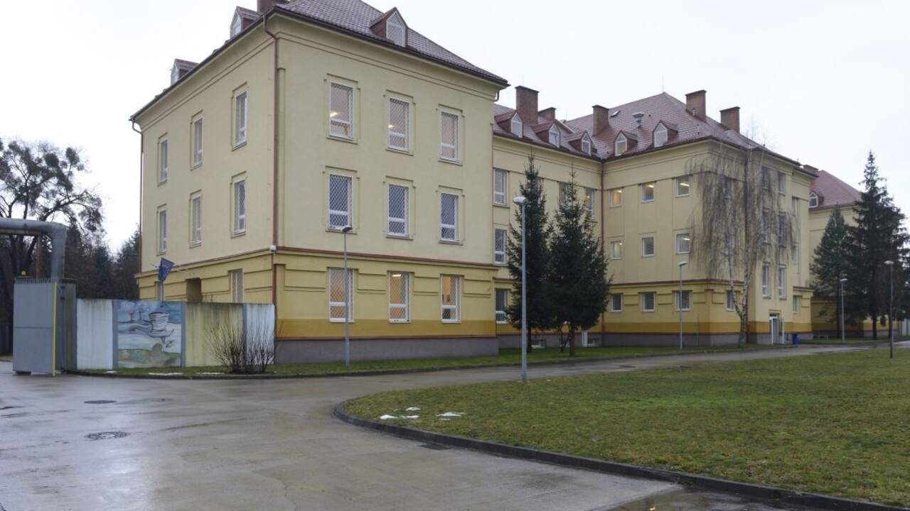 Na Zemplíne útočil migrant ozbrojený nožnicami, skončil v cele