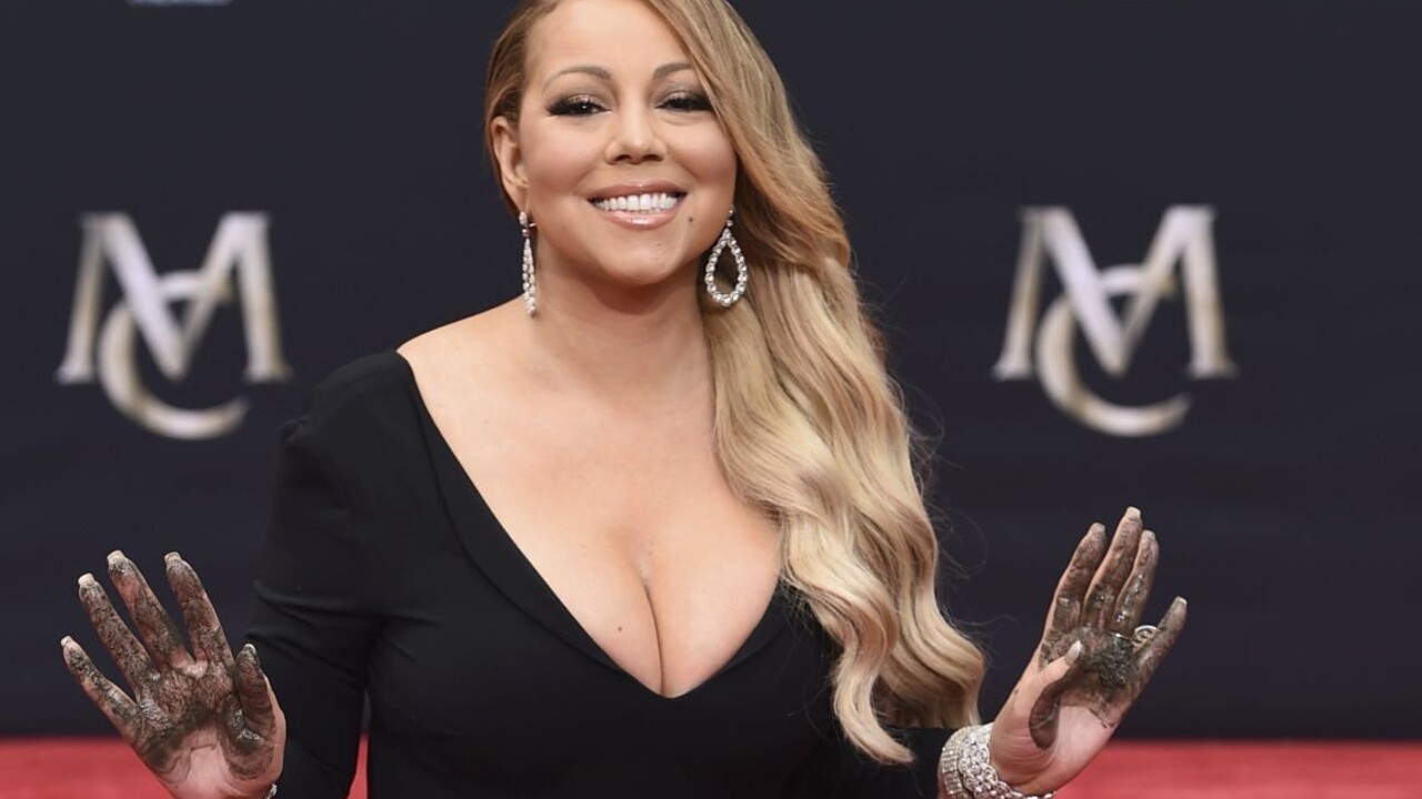 Speváčku Carey obvinili z obťažovania, trvala na prenášaní batožiny