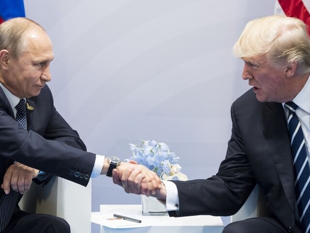 Začal sa summit APEC, Trump a Putin si podali ruky