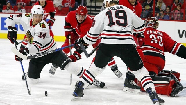 NHL: Pánik prerušil mlčanie, pri víťazstve Chicaga bodoval