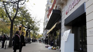 Paríž si pripomenul druhé výročie teroristických útokov