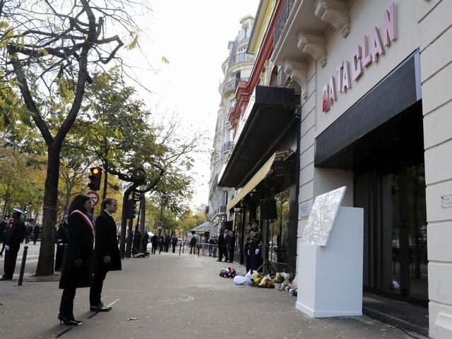 Paríž si pripomenul druhé výročie teroristických útokov