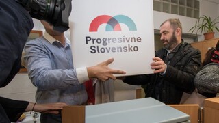 Progresívne Slovensko odovzdalo podpisy, naplno začína v januári