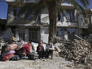 Fotogaléria: Irán sa spamätáva z ničivých otrasov, obetí pribudlo