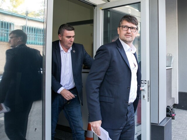 Podpredsedovia Smeru ponúkli svoje funkcie, Fico si váži ich krok