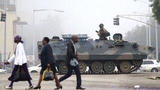 Mugabe je v rukách armády, ktorá obsadila kľúčové miesta