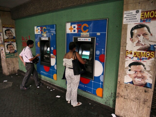 Venezuela sa ocitla v platobnej neschopnosti, znížili jej rating