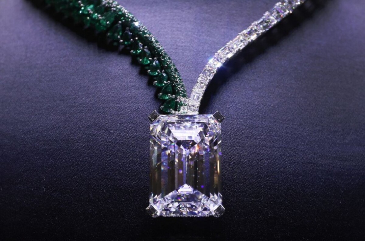 britain-diamond-auction-64671-8f52c74820084db38ce949fd60cbf60e_2824f9bf.jpg