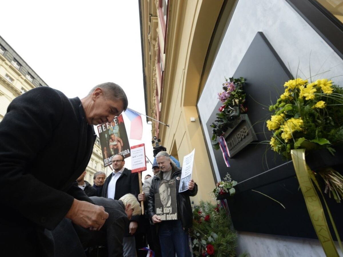 Babiša sa počas spomienky na revolúciu spýtali na minulosť