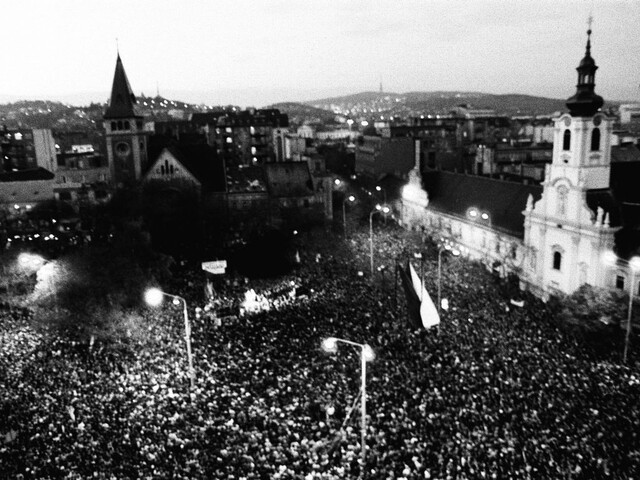 Za problémy nemôže sloboda. Ministri na Facebooku reagujú na rok 1989