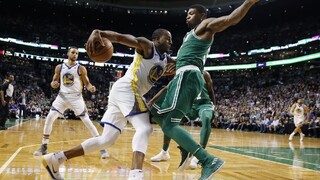 Basketbalisti Bostonu Celtics naďalej dominujú NBA