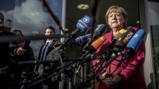 Rokovania o novej vláde nejdú podľa Merkelovej predstáv