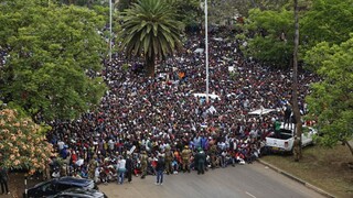 Mugabe vyšiel na verejnosť, obyvatelia zatiaľ oslavovali pripravované zosadenie