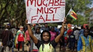 Mugabe dostal ultimátum, za správnu vec je odhodlaný zomrieť