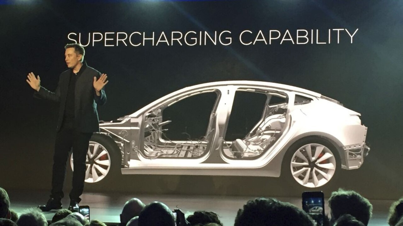 Tesla ukázala nový elektrický ťahač aj auto s rekordným zrýchlením