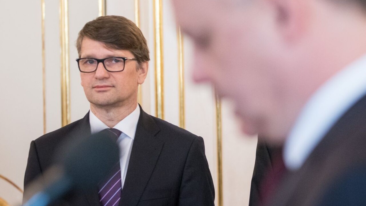 Maďarič chce byť prezidentom, tvrdí na Facebooku exkolega