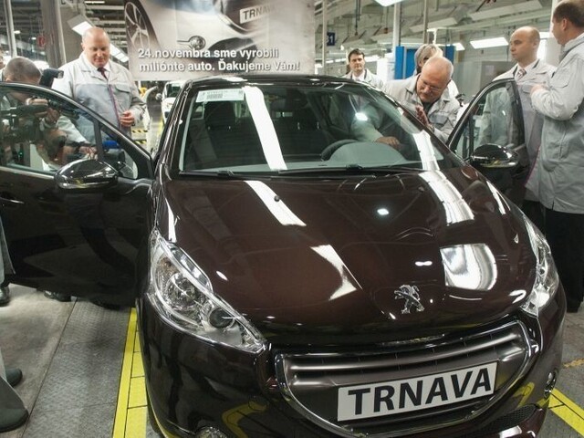 Peugeot bude v Trnave vyrábať elektromobily, namiesto motorov