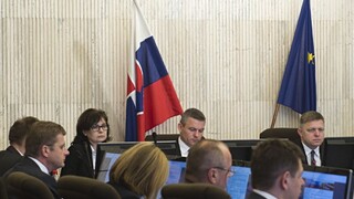 Vláda odobrila viac peňazí na migračnú krízu aj na zamestnávanie mladých