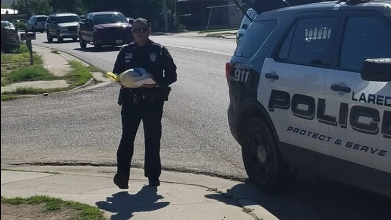 Porušili dopravné predpisy, namiesto pokuty dostali moriaka