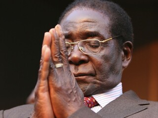 Mugabe môže zostať v krajine, za rezignáciu dostal imunitu