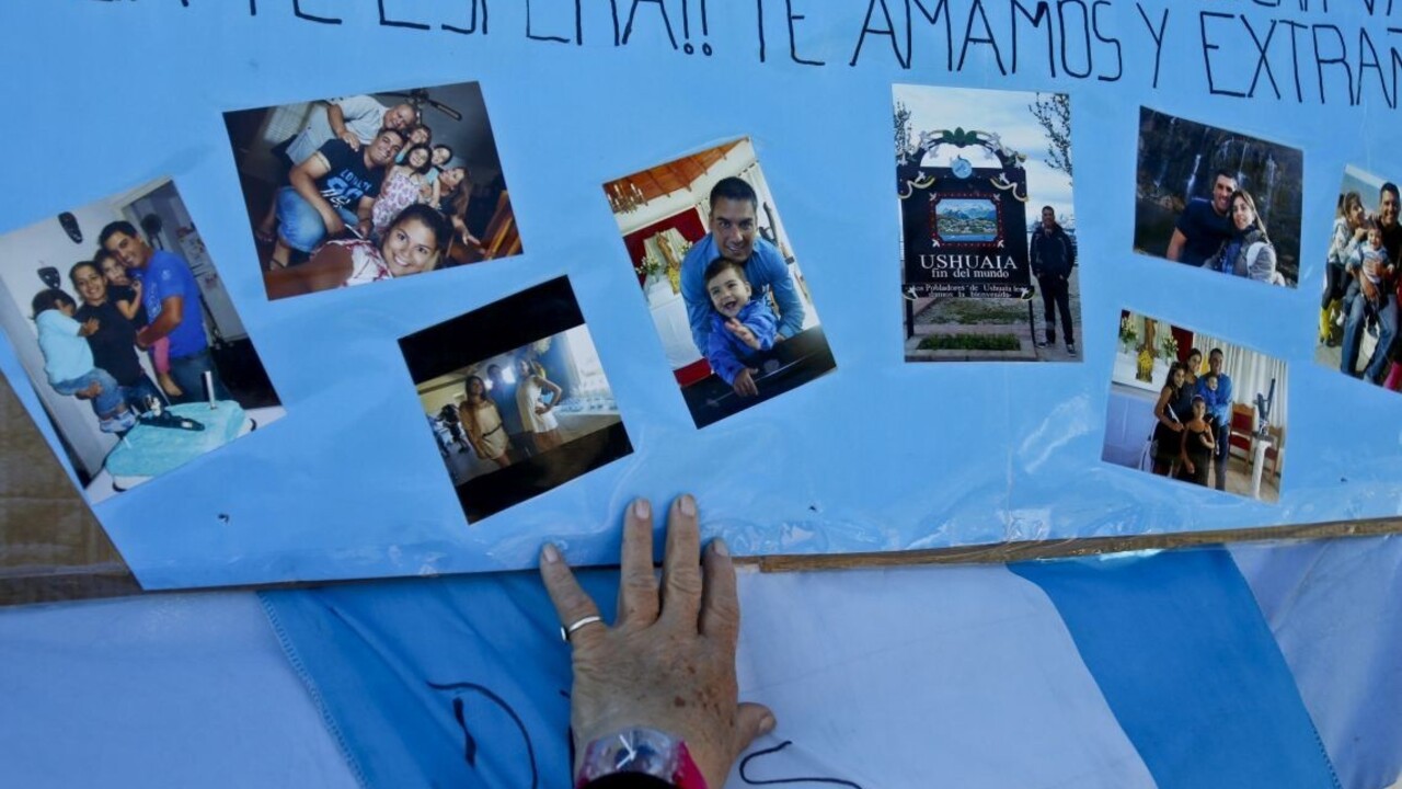 Zvuky sa zhodujú s výbuchom, pátranie po ponorke však nekončí