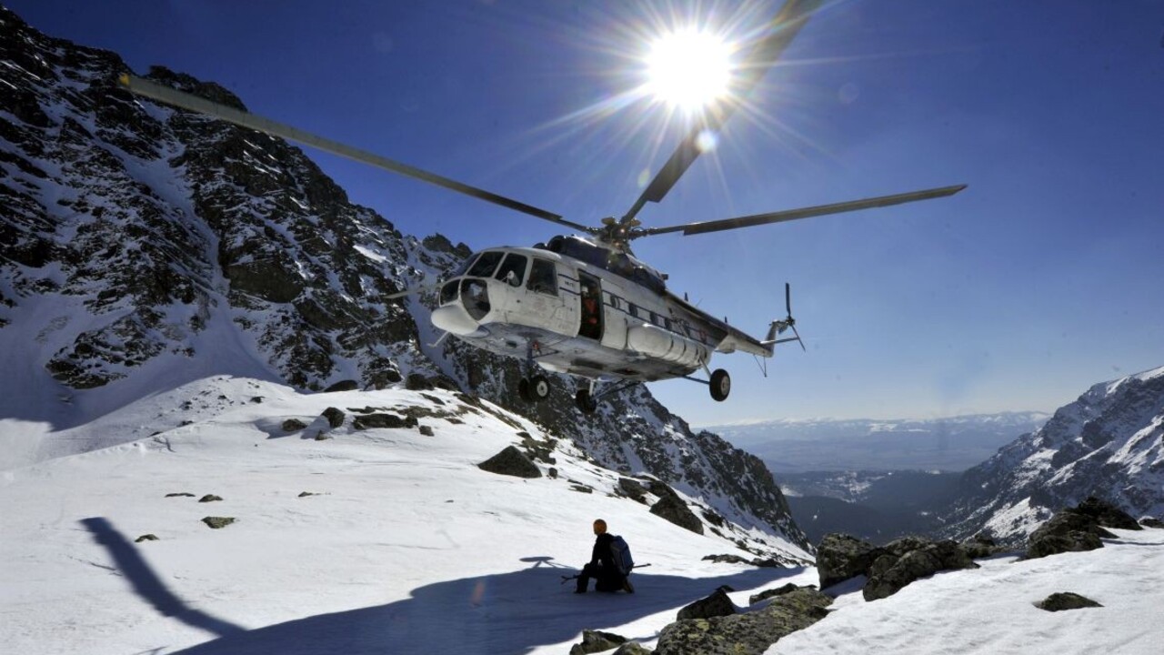 Popradské pleso záchranári vrtuľník 1140 px (TASR)