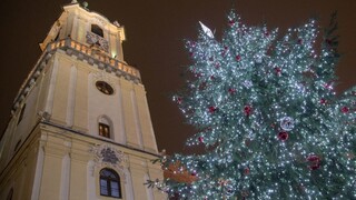 V Bratislave sa začali vianočné trhy, návštevníci si prídu na svoje